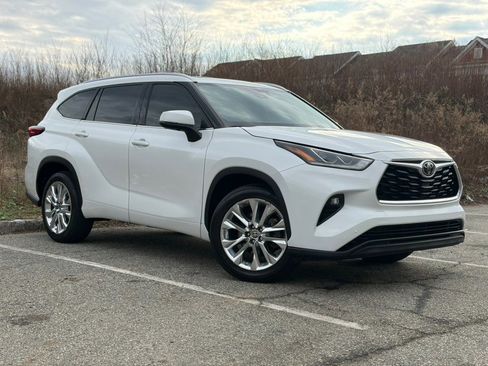 Used 2022 Toyota Highlander Limited image 2