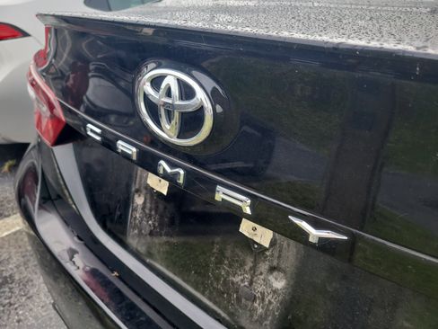 Used 2022 Toyota Camry SE w/ Convenience Package FWD image 11