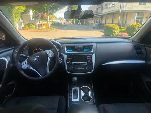 Used 2018 Nissan Altima 2.5 S w/ S Convenience Package FWD image 13