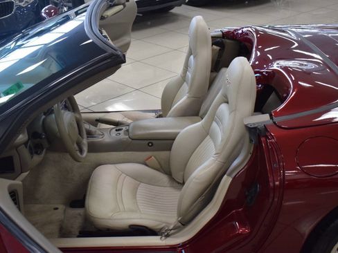 Used 2003 Chevrolet Corvette Convertible w/ Preferred Equipment Group1 image 36