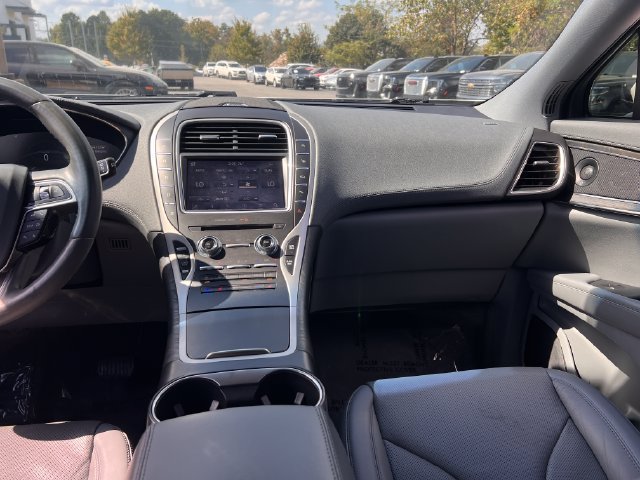 Used 2020 Lincoln Nautilus Reserve FWD image 15