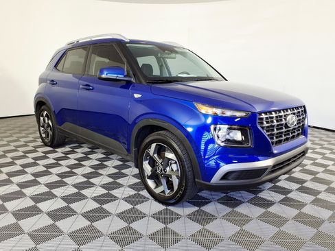 Certified 2026 Hyundai Venue SEL FWD image 3