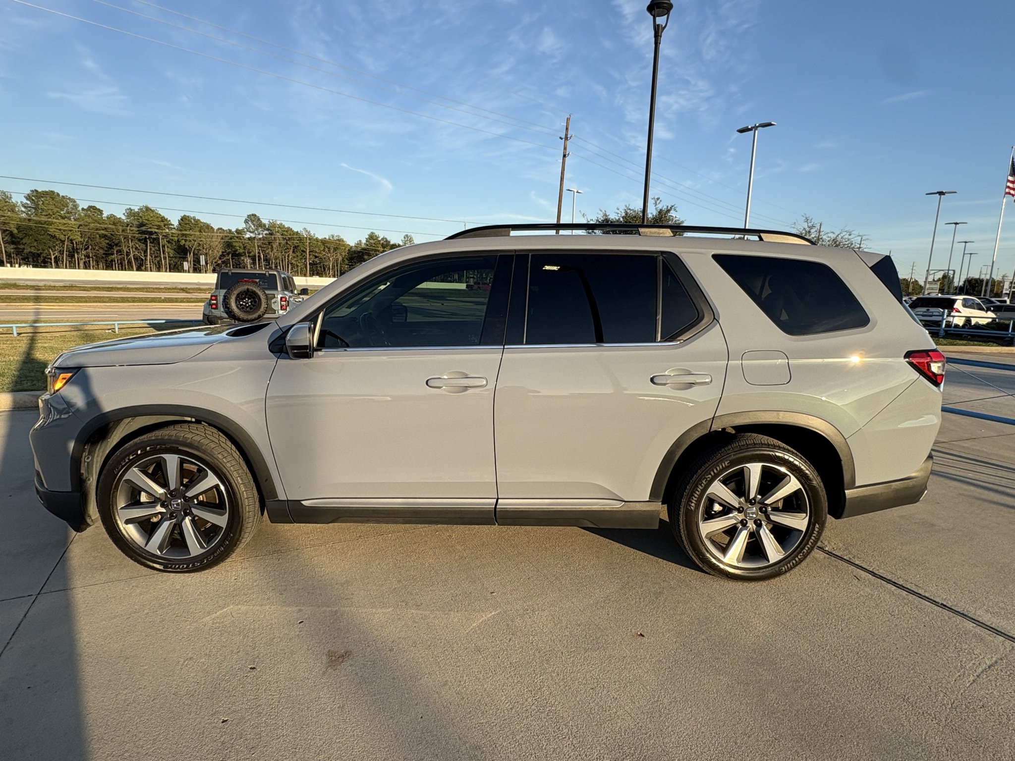 Used 2024 Honda Pilot Touring image 4