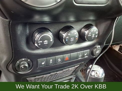 Used 2016 Jeep Wrangler Unlimited Sahara w/ Connectivity Group AWD/4WD image 26