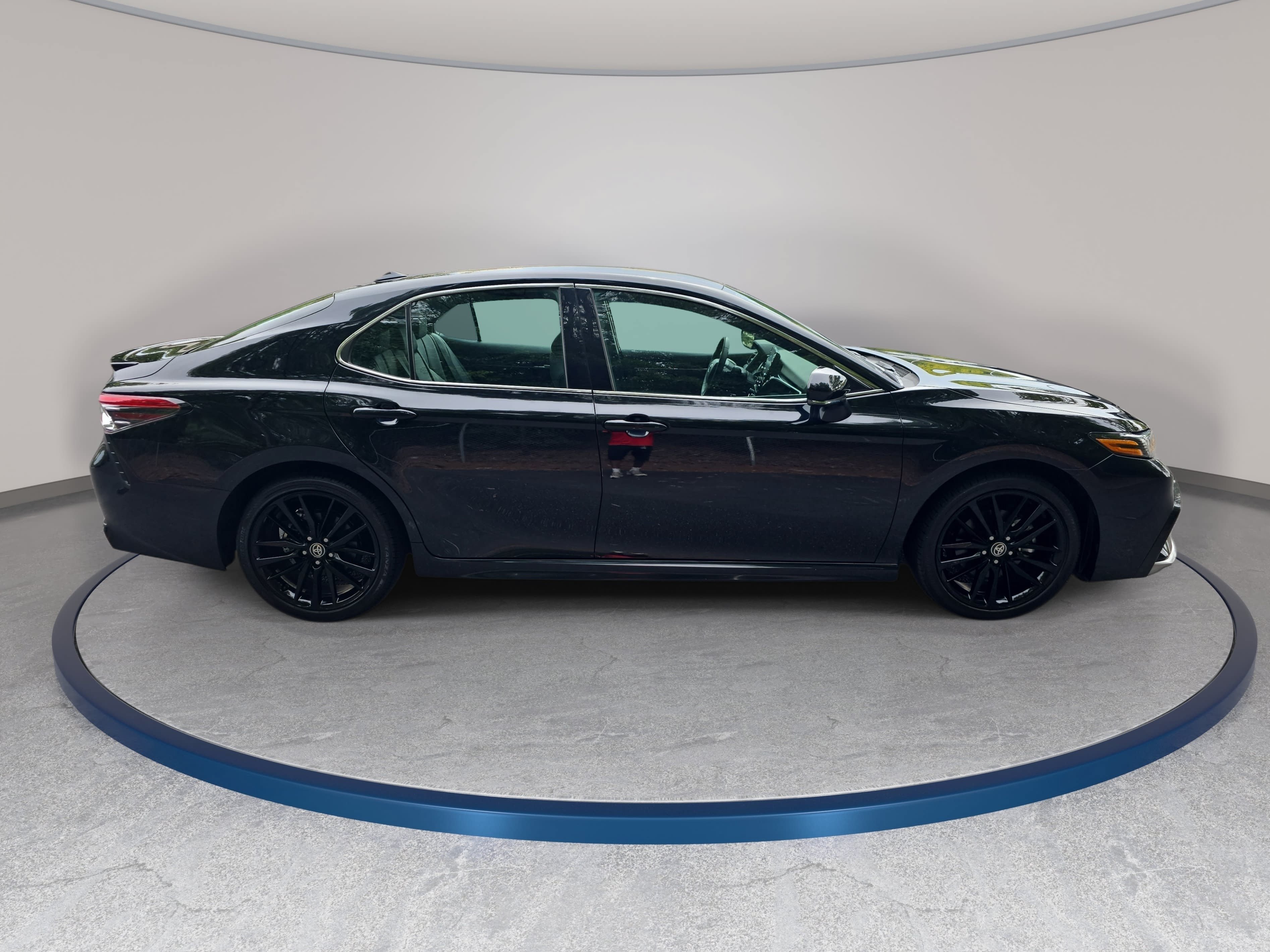 Used 2024 Toyota Camry XSE FWD image 4