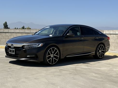 Used 2018 Honda Accord Touring image 8
