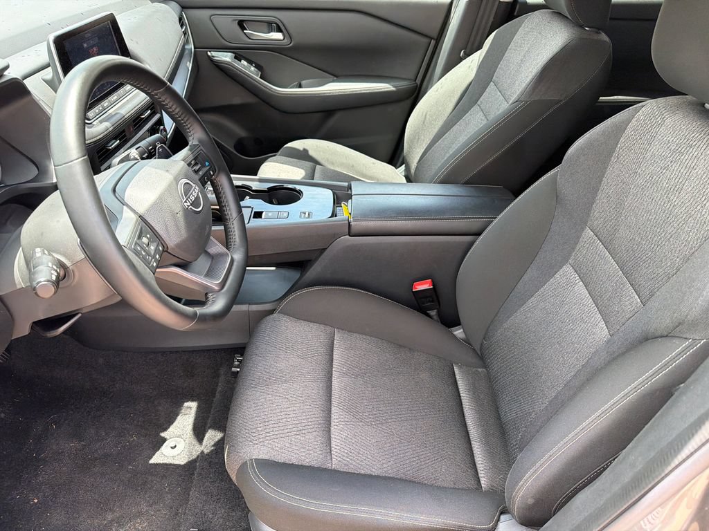 Used 2025 Nissan Rogue SV FWD image 9