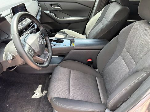 Used 2025 Nissan Rogue SV FWD image 9
