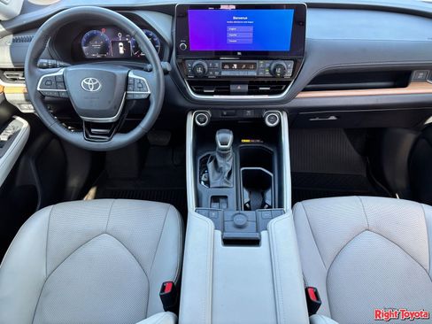 Certified 2026 Toyota Grand Highlander FWD image 15