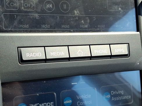 Used 2025 Subaru Outback AWD/4WD image 14