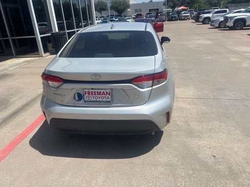 Used 2025 Toyota Corolla LE FWD image 9