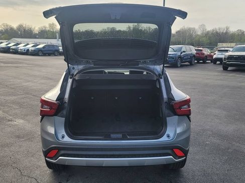 Used 2026 Chevrolet Trax LT FWD image 11
