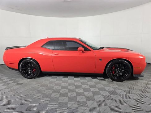Used 2016 Dodge Challenger SRT Hellcat image 4