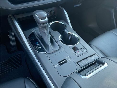 Used 2022 Toyota Highlander XLE image 21