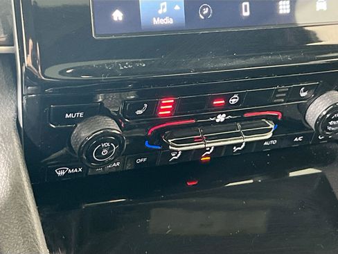 Used 2023 Jeep Grand Cherokee Altitude image 19