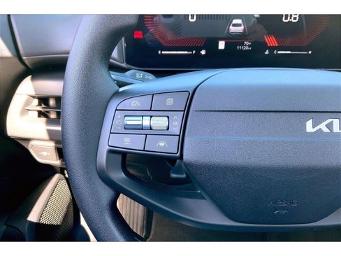 Used 2025 Kia K4 LX image 17