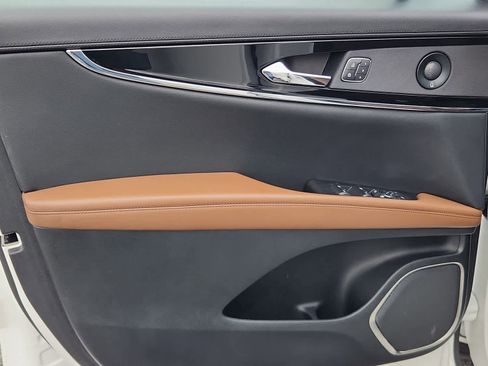 Used 2022 Lincoln Nautilus Reserve w/ Equipment Group 201A image 10