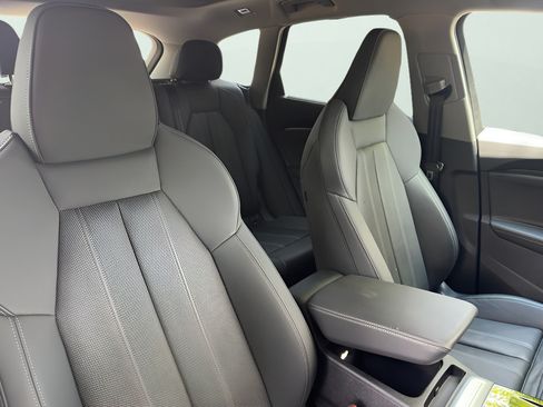 Certified 2025 Audi Q5 Premium Plus w/ Premium Plus AWD/4WD image 39