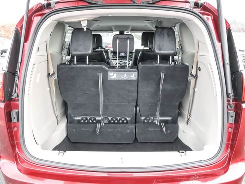 Used 2017 Chrysler Pacifica Touring-L image 28