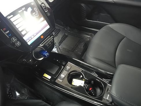 Used 2021 Toyota Prius Prime Limited FWD image 28
