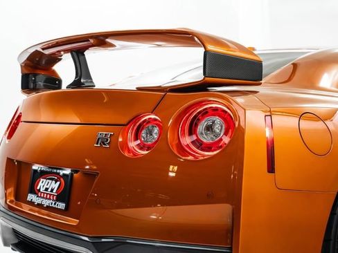 Used 2017 Nissan GT-R Premium w/ Premium Interior Package AWD/4WD image 13
