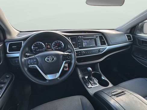 Used 2017 Toyota Highlander LE FWD image 14