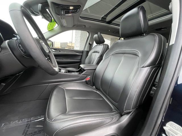 Used 2023 Jeep Grand Cherokee L Limited AWD/4WD image 11
