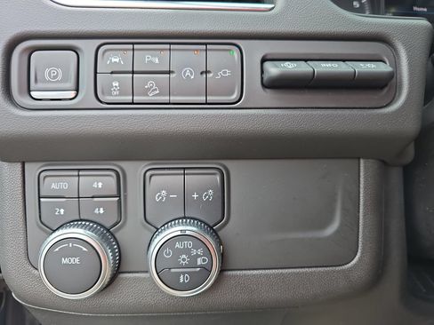 Certified 2021 GMC Yukon XL AT4 w/ AT4 Premium Package AWD/4WD image 29