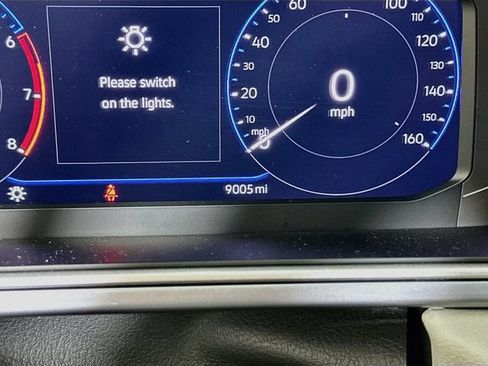 Certified 2025 Volkswagen Taos SEL AWD/4WD image 13