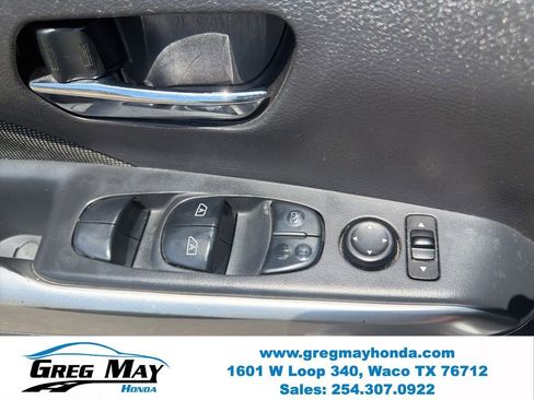 Used 2018 Nissan Kicks SV FWD image 20