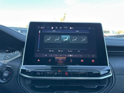 New 2026 Jeep Compass Latitude image 4