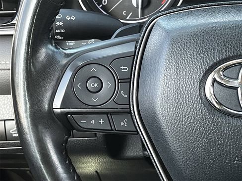 Used 2024 Toyota Camry SE image 12