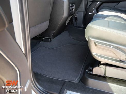 Used 2024 Chevrolet Suburban LT image 13