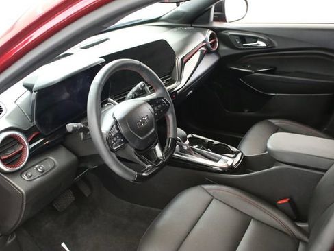 Used 2025 Chevrolet Trax RS w/ Driver Confidence Package FWD image 22