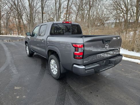 Used 2022 Nissan Frontier SV w/ Technology Package image 6