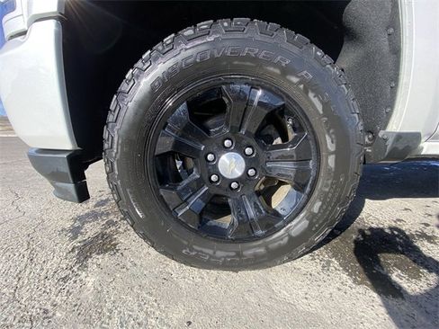 Used 2018 Chevrolet Silverado 1500 LTZ Z71 image 10