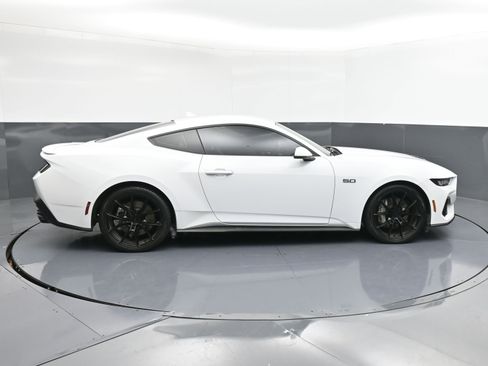 Used 2024 Ford Mustang GT Premium image 9