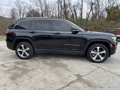 Used 2023 Jeep Grand Cherokee Limited w/ Luxury Tech Group II image 8