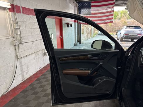 Used 2018 Audi Q5 2.0T Premium Plus w/ Premium Plus Package AWD/4WD image 19