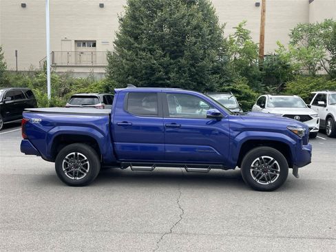 Used 2024 Toyota Tacoma TRD Sport w/ TRD Sport Upgrade Package AWD/4WD image 6