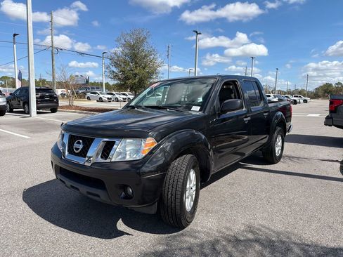 Used 2019 Nissan Frontier SV image 3