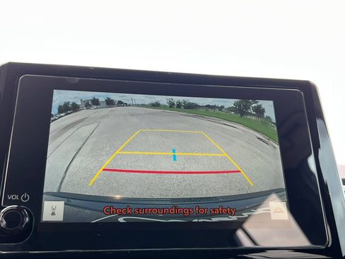 Used 2024 Toyota Corolla Cross XLE FWD image 8