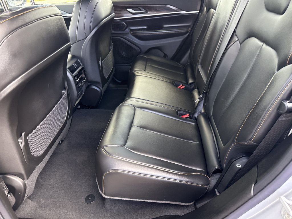 Used 2026 Jeep Grand Cherokee Limited AWD/4WD image 25