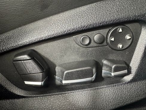 Used 2011 BMW 750Li xDrive image 35