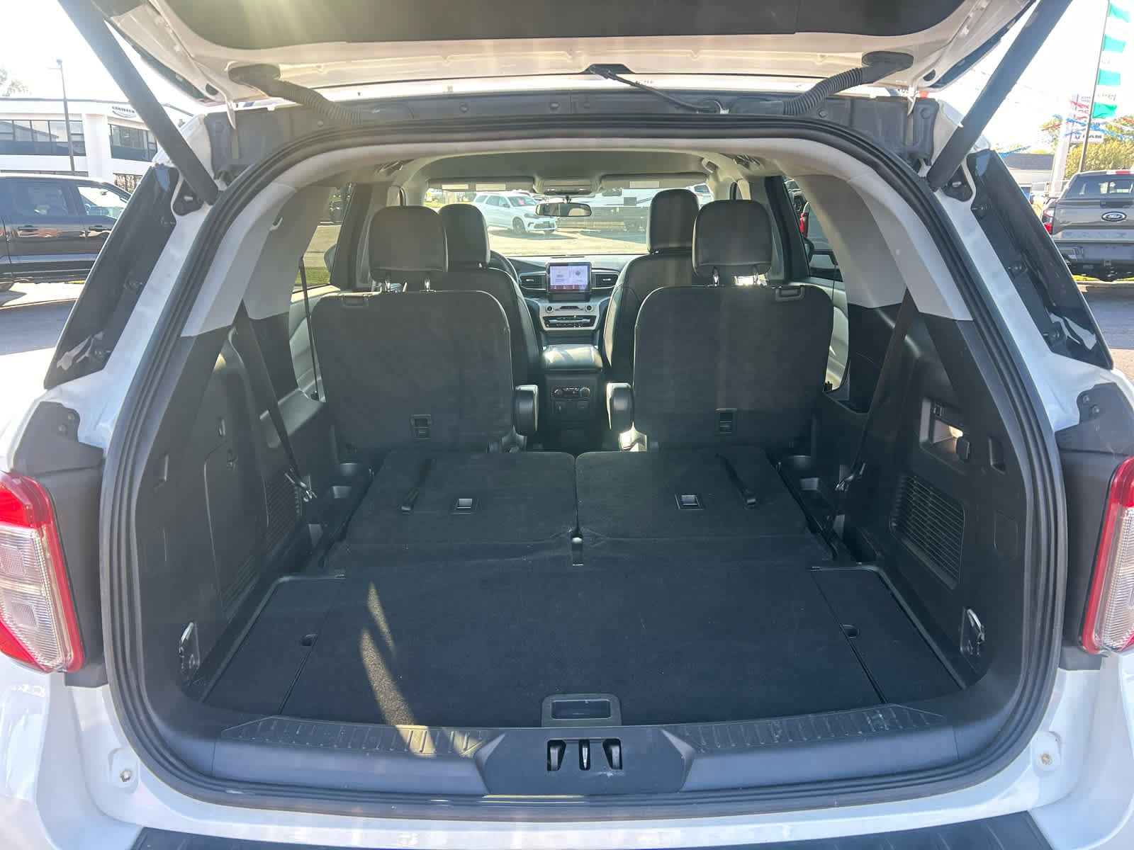 Used 2023 Ford Explorer XLT w/ Equipment Group 202A AWD/4WD image 7