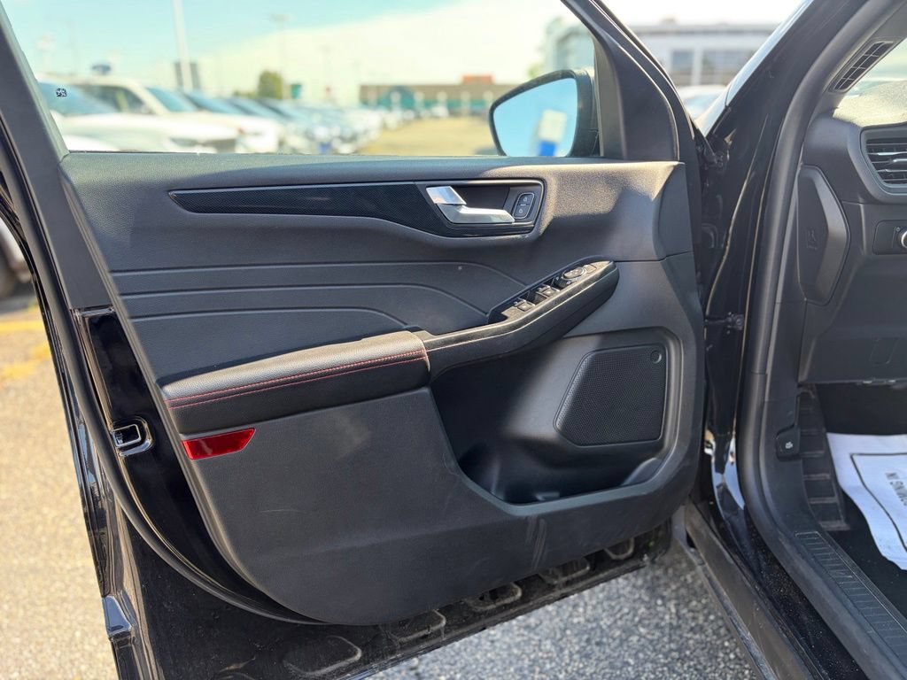 Used 2025 Ford Escape ST-Line AWD/4WD image 17
