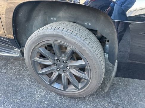 Used 2017 Chevrolet Suburban Premier image 13