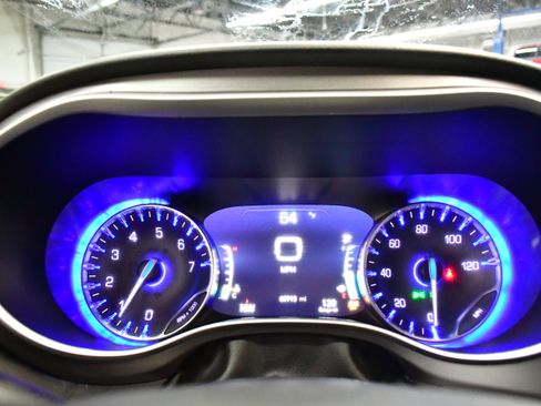 Used 2024 Chrysler Pacifica Touring-L image 44