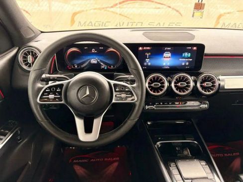 Used 2021 Mercedes-Benz GLB 250 4MATIC image 24