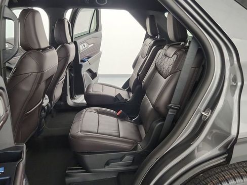 New 2026 Ford Explorer Platinum image 34